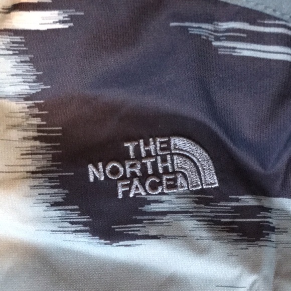 Women’s Northface Rain Jacket - Picture 2 of 8